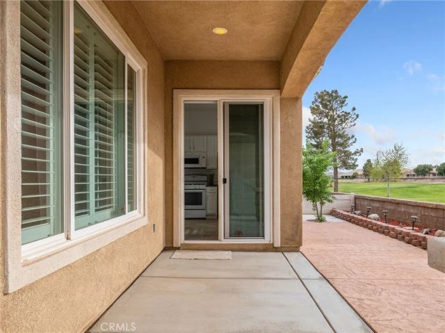 10364 Lakeshore Drive, Apple Valley, CA 92308