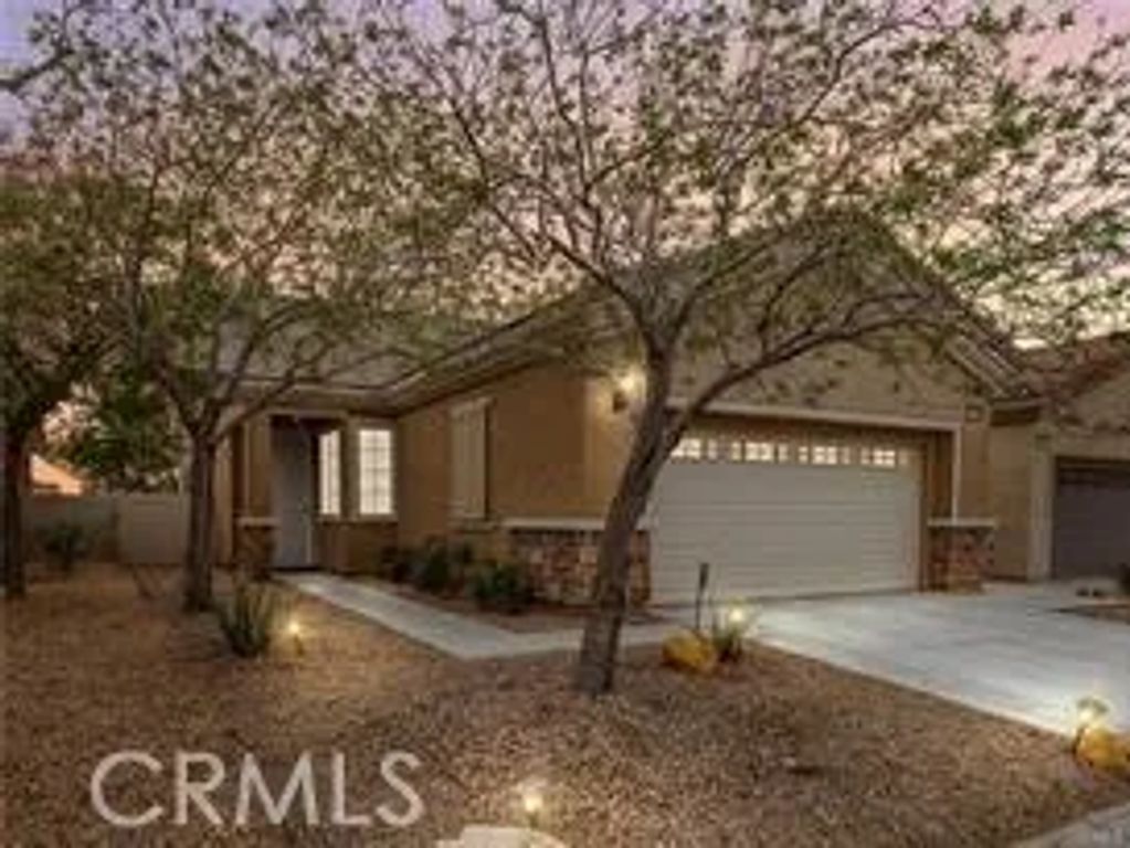 10364 Lakeshore Drive, Apple Valley, CA 92308