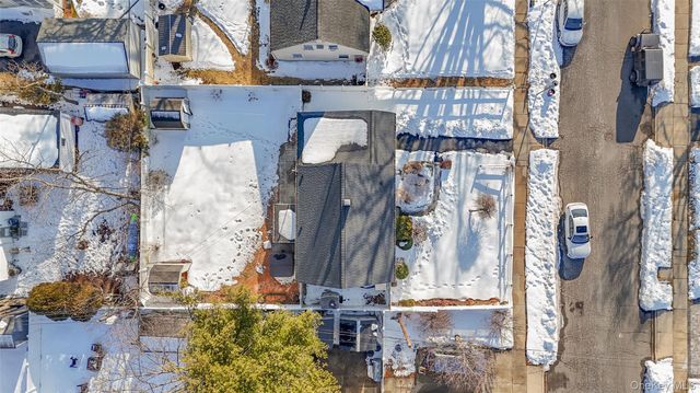 15 Primrose Lane, Levittown, NY 11756