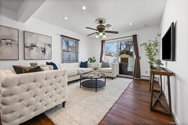 15 Primrose Lane, Levittown, NY 11756