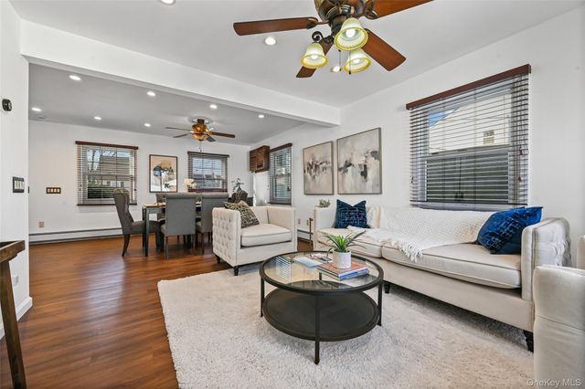 15 Primrose Lane, Levittown, NY 11756