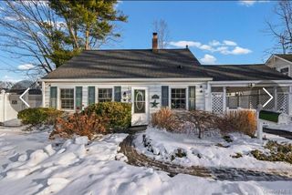 15 Primrose Lane, Levittown, NY 11756