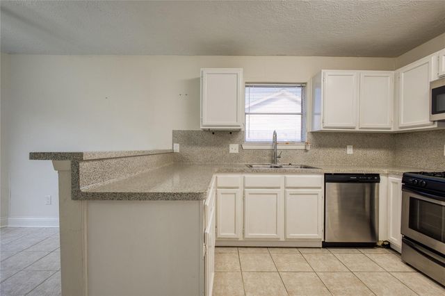 475 Lost Rock Drive, Houston, TX 77598