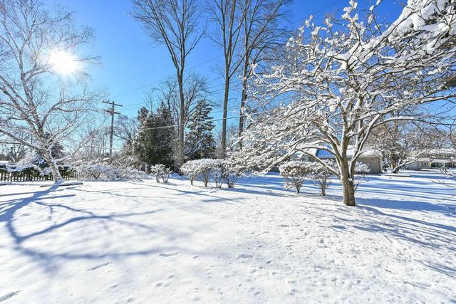 7711 N Van Dyke ROAD, Fox Point, WI 53217