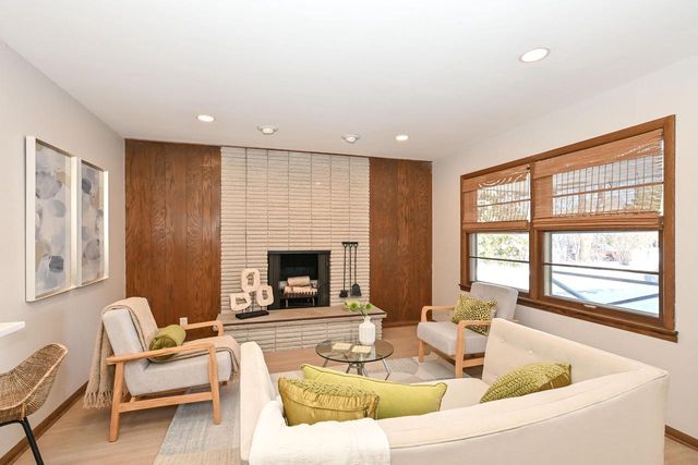 7711 N Van Dyke ROAD, Fox Point, WI 53217