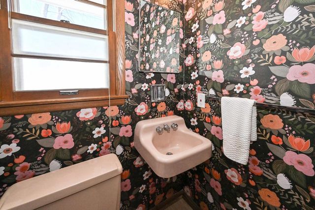 7711 N Van Dyke ROAD, Fox Point, WI 53217