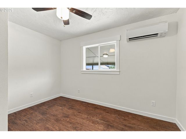 499 N 10TH St, St Helens, OR 97051