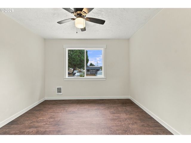 499 N 10TH St, St Helens, OR 97051