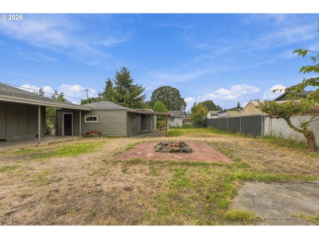 499 N 10TH St, St Helens, OR 97051