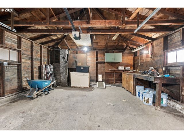 499 N 10TH St, St Helens, OR 97051