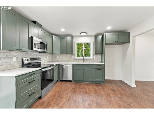 499 N 10TH St, St Helens, OR 97051