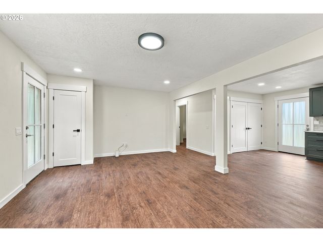 499 N 10TH St, St Helens, OR 97051