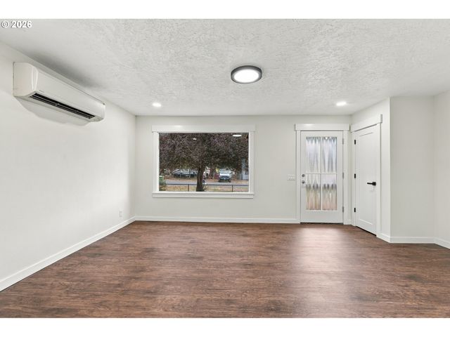 499 N 10TH St, St Helens, OR 97051