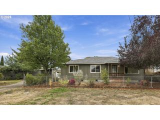 499 N 10TH St, St Helens, OR 97051