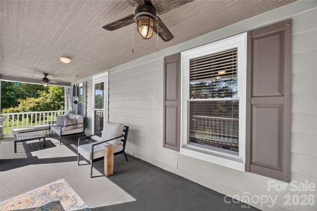 106 Lake Drive, Hickory, NC 28601