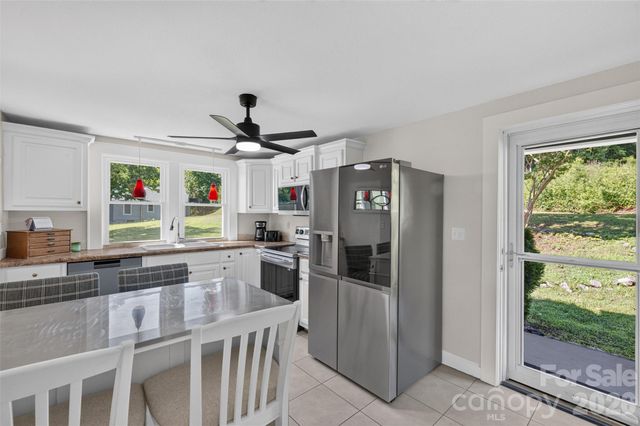 106 Lake Drive, Hickory, NC 28601