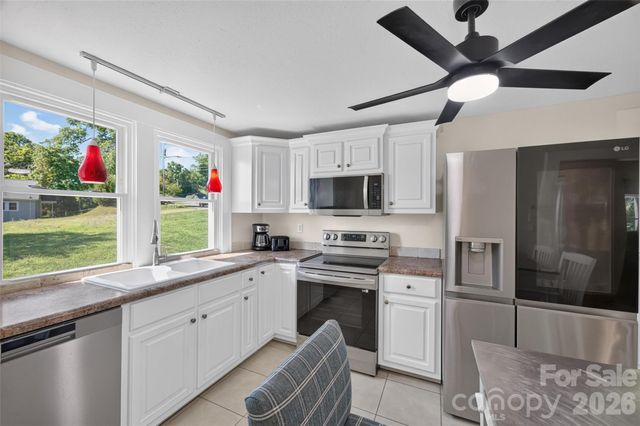 106 Lake Drive, Hickory, NC 28601