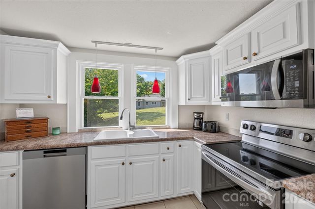 106 Lake Drive, Hickory, NC 28601