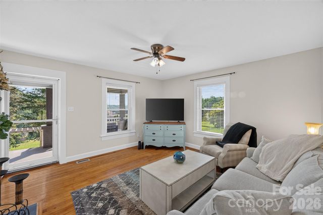106 Lake Drive, Hickory, NC 28601