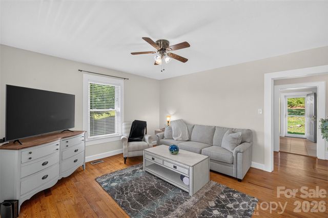 106 Lake Drive, Hickory, NC 28601