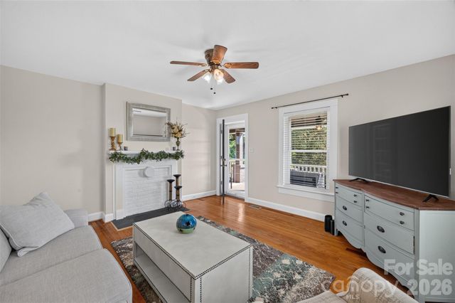 106 Lake Drive, Hickory, NC 28601