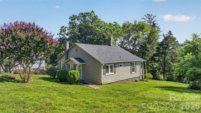 106 Lake Drive, Hickory, NC 28601
