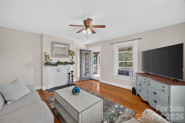 106 Lake Drive, Hickory, NC 28601