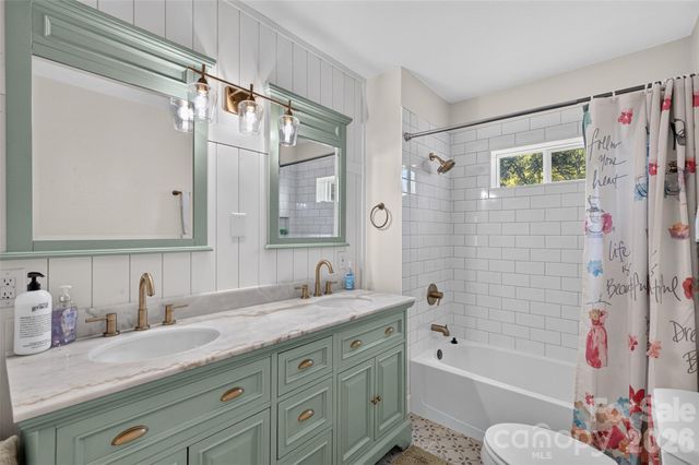 106 Lake Drive, Hickory, NC 28601