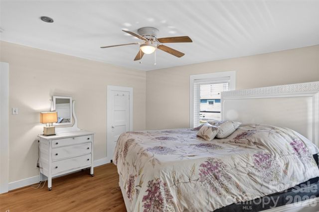 106 Lake Drive, Hickory, NC 28601
