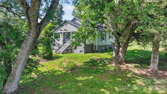 106 Lake Drive, Hickory, NC 28601