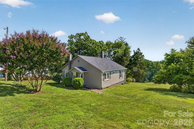 106 Lake Drive, Hickory, NC 28601