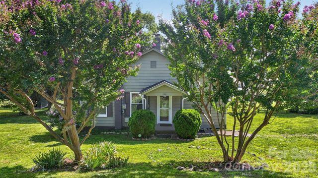 106 Lake Drive, Hickory, NC 28601
