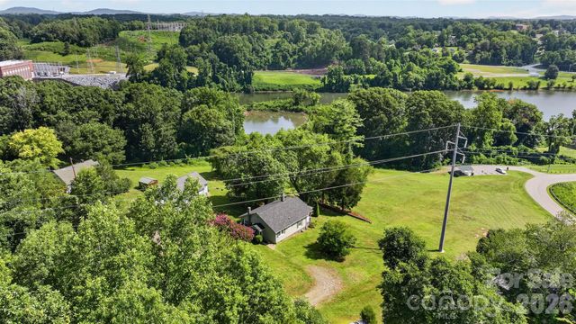106 Lake Drive, Hickory, NC 28601