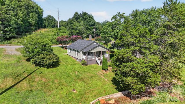 106 Lake Drive, Hickory, NC 28601