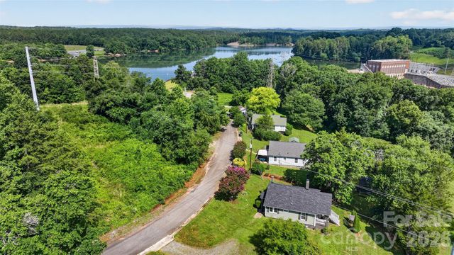 106 Lake Drive, Hickory, NC 28601