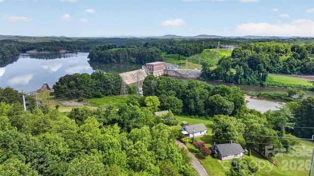 106 Lake Drive, Hickory, NC 28601