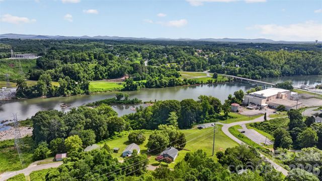 106 Lake Drive, Hickory, NC 28601