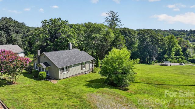 106 Lake Drive, Hickory, NC 28601