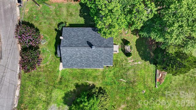 106 Lake Drive, Hickory, NC 28601