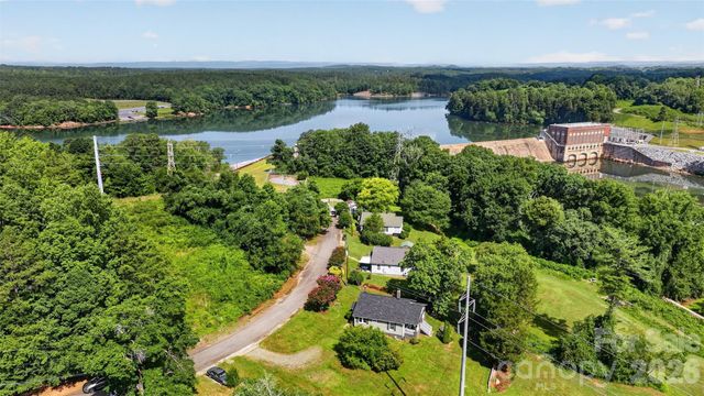 106 Lake Drive, Hickory, NC 28601