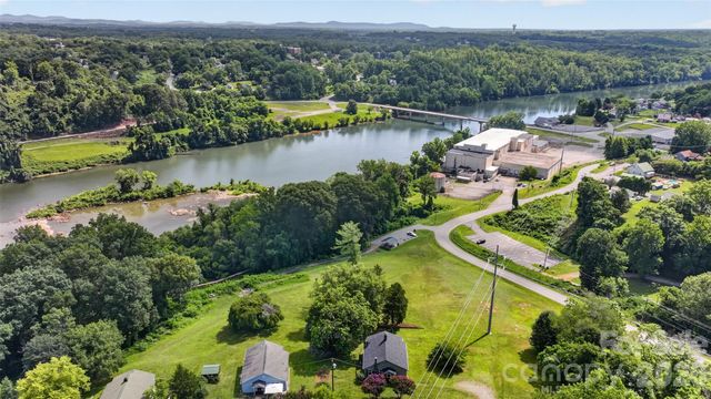 106 Lake Drive, Hickory, NC 28601