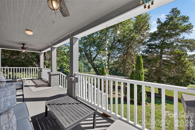 106 Lake Drive, Hickory, NC 28601