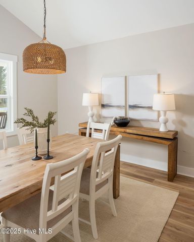 325 N Dyson Street, Holly Ridge, NC 28445