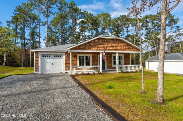 325 N Dyson Street, Holly Ridge, NC 28445