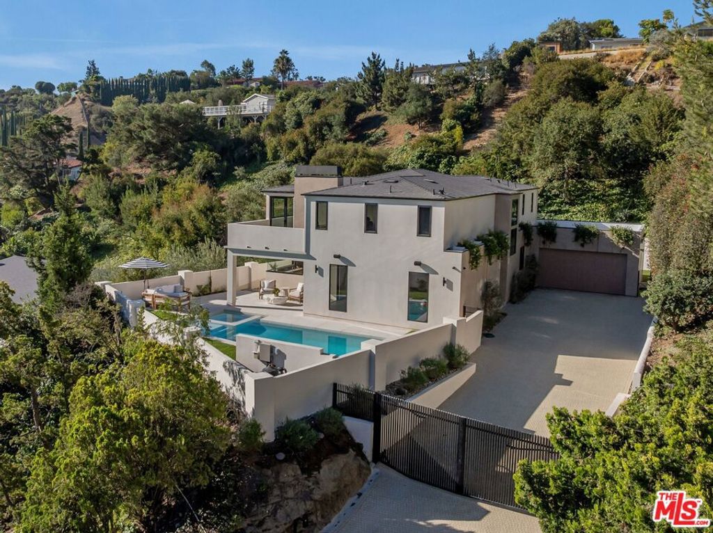 8636 Edwin Drive, Los Angeles, CA 90046 — photo 2