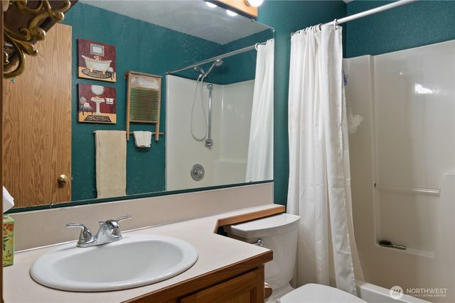 70 E Sycamore Place, Shelton, WA 98584