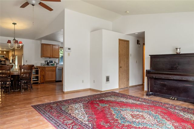 70 E Sycamore Place, Shelton, WA 98584
