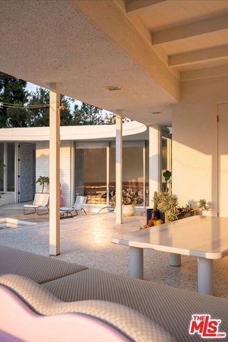 4575 Dundee Drive, Los Angeles, CA 90027
