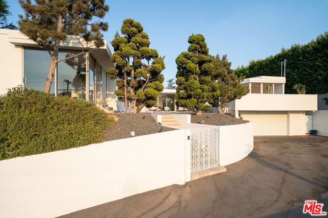 4575 Dundee Drive, Los Angeles, CA 90027
