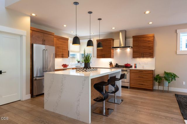 2100 NW Newport Hills Drive, Bend, OR 97703
